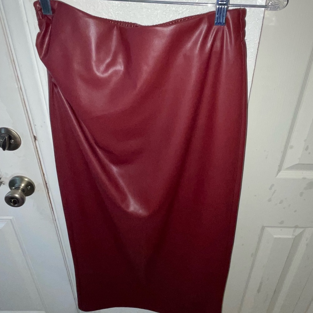 Chic Burgundy Pencil Skirt